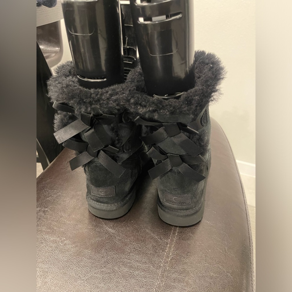 UGG bow back boots US 10